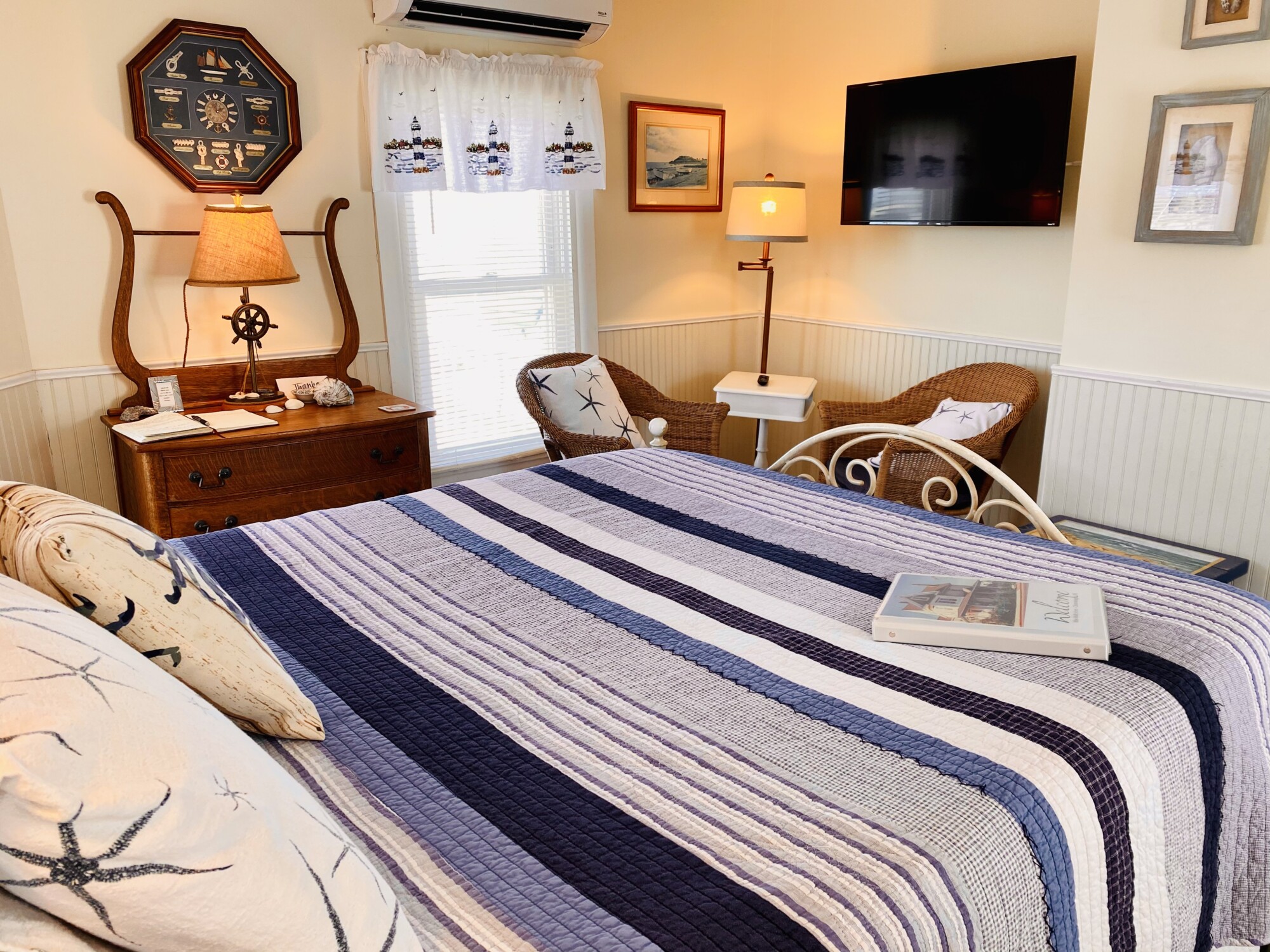 Chincoteague B&B Miss Molly's Inn Bed and Breakfast, Virginia Guest Rooms