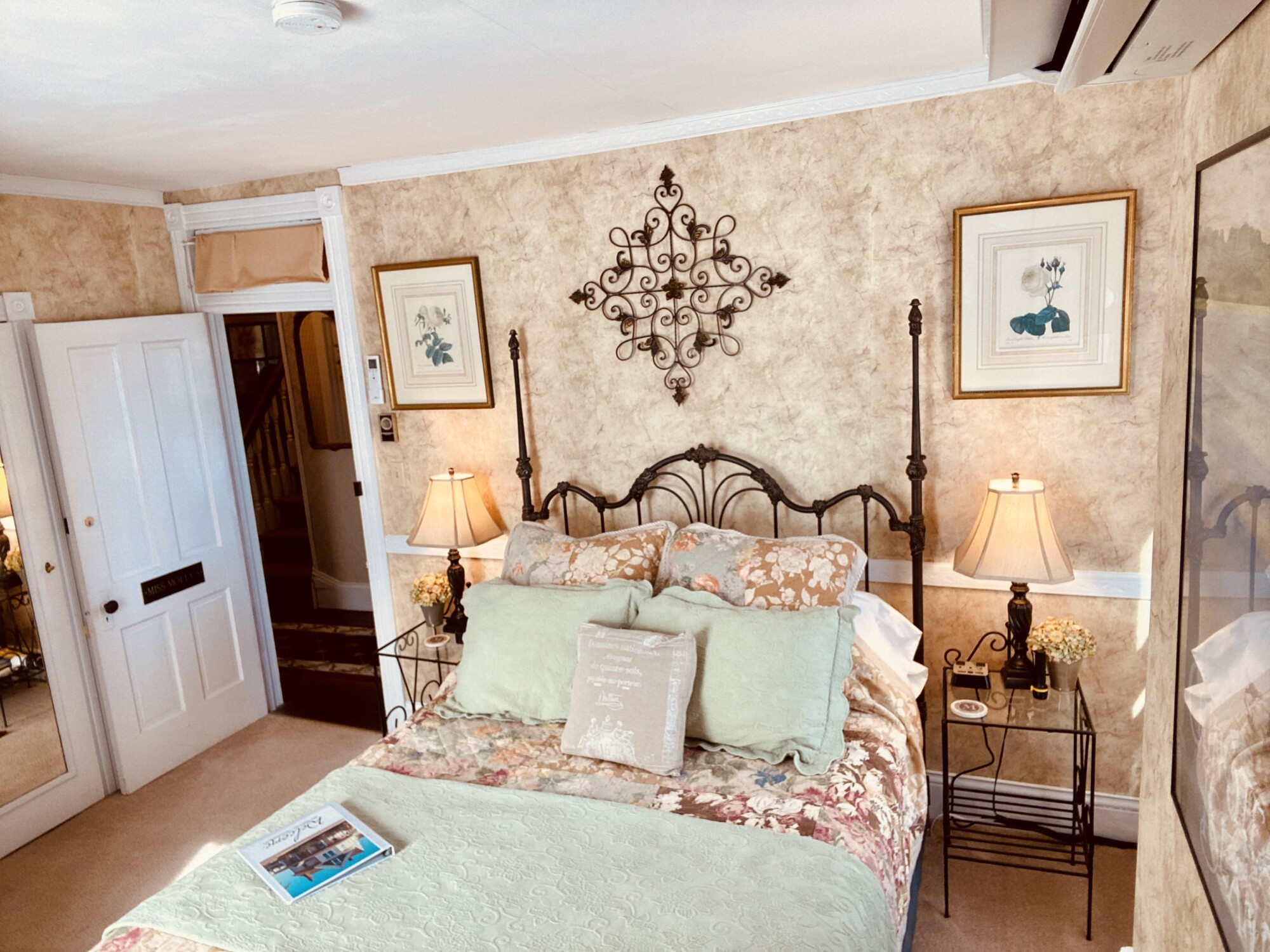 Chincoteague B&B: Miss Molly's Inn Bed And Breakfast, Virginia Guest Rooms