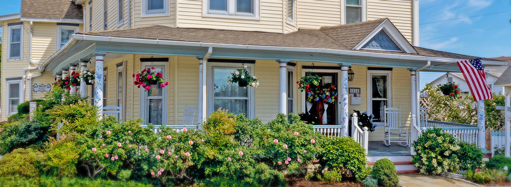 exterior Miss Molly's Inn